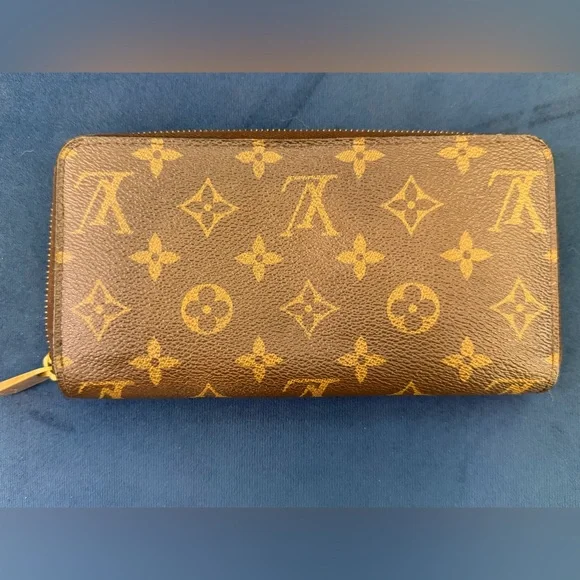 Louis Vuitton Monogram Zippy Wallet - Picture 2 of 10